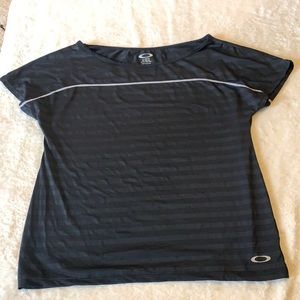 Oakley Women’s Top Size Small